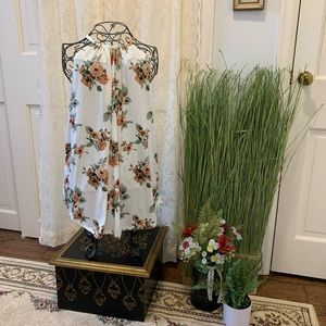 Summer sleeveless top.